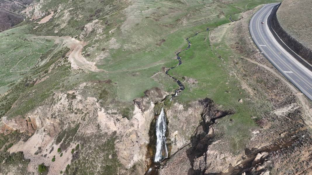 Karlar eridi Susuz Şelalesi’nde kartpostallık görüntüler oluştu - Resim: 3